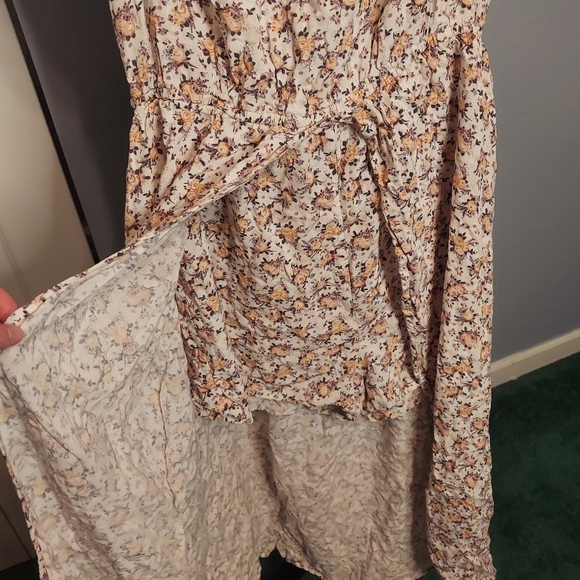 Floral Walk-Through Romper- Art Class Size Xl (14-16) Fits More Like A Teen - Picture 4 of 11